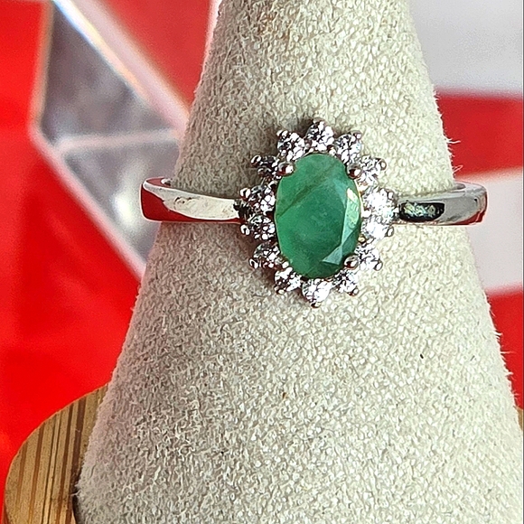 925 Sterling Silver Ring Sz 7 with Natural Oval Emerald 7x5 mm & CZ - Picture 3 of 8